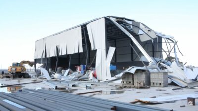 Bursa’da 3 işyeri yıkıldı