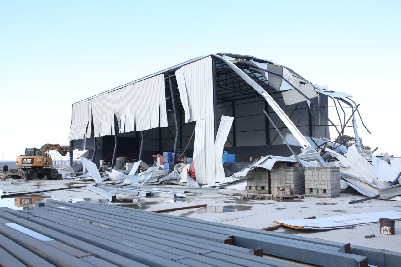 Bursa’da 3 işyeri yıkıldı