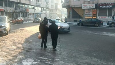 Polis memurundan yüreklere dokunan davranış