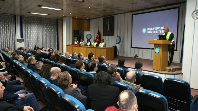 Bursa Uludağ Üniversitesi’nde İş Sağlığı Güvenliği eğitimleri Bursa Uludağ Üniversitesi (BUÜ), bünyesindeki tüm birimlerde İş Sağlığı ve