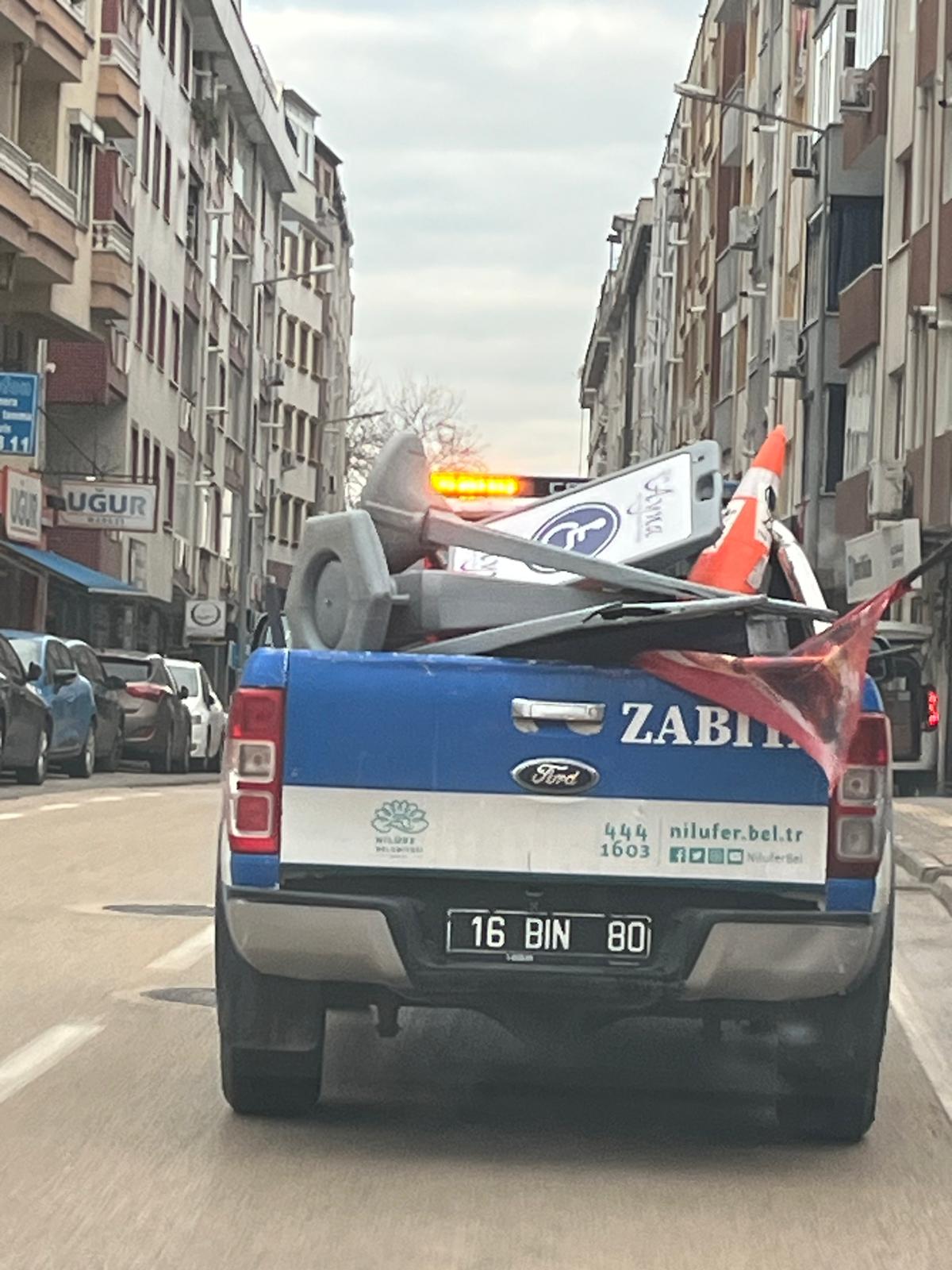 Bursa Nilüfer’de kaldırımlar işgallerden arındırılıyor