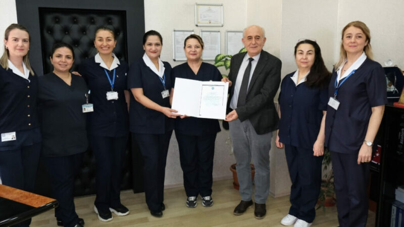 Bursa Uludağ Üniversitesi (BUÜ) Hastanesi'nde görev yapan hemşireler, sağlık hizmetindeki