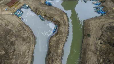 Etkisini artıran soğuk hava nedeniyle buzla kaplandı! Etkisini artıran soğuk hava nedeniyle buzla kaplandı!