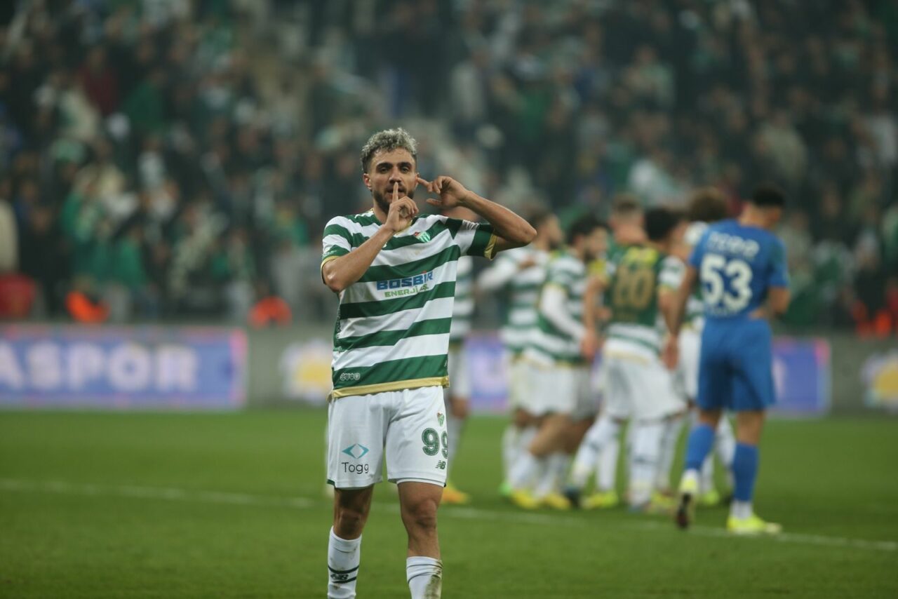 Galatasaray’ın takibinde olan Bursasporlu oyuncunun sözleşmesi uzatıldı