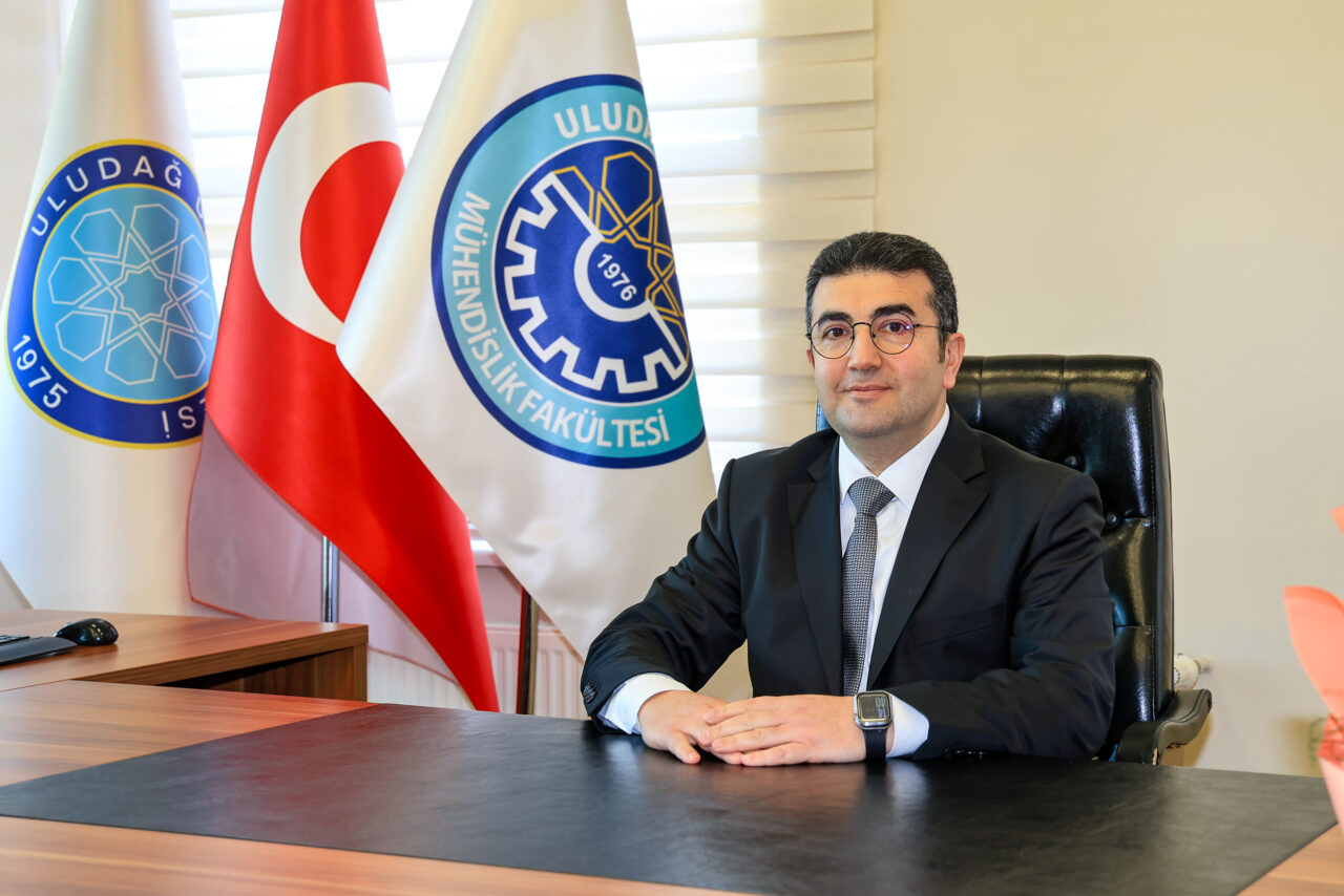 Dünyanın en iyileri arasında gösterilen Bursalı profesör, öğrenci olarak girdiği fakülteye Dekan oldu Dünyanın en iyileri arasında gösterilen Bursalı profesör, öğrenci olarak girdiği fakülteye Dekan oldu