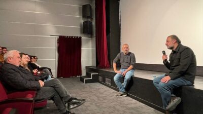 Bursa’da ödüllü yönetmen Özcan Alper sanatseverlerle buluştu