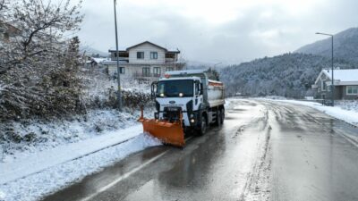Bursa’da karla mücadelede yoğun mesai