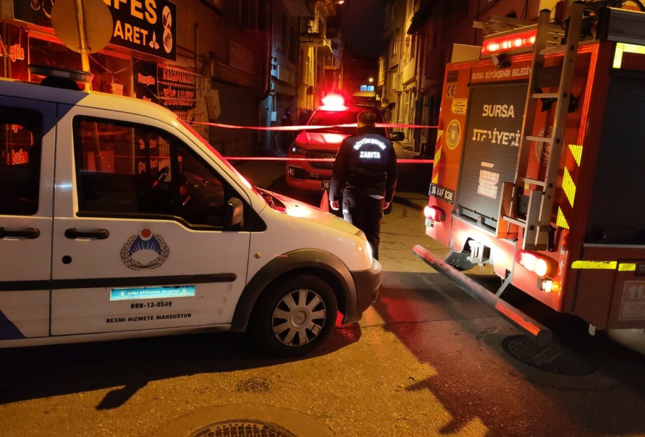 Bursa Büyükşehir’den kar ve lodos mesaisi! Yüzlerce olaya anında müdahale