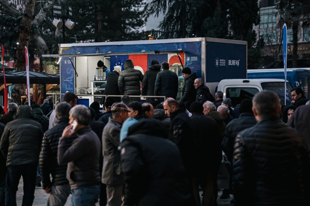 Bursa’da binlerce vatandaşa ücretsiz dağıtıldı