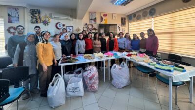 Bursa’da vatandaşlar bağışlıyor, hastalar örüyor, bebekler giyiyor!