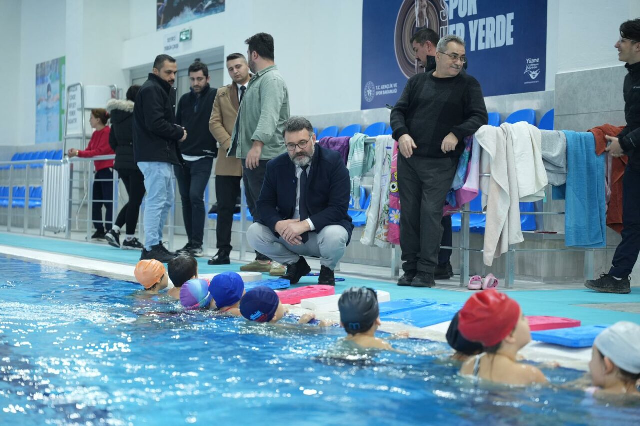 Yenişehir’in yeni havuzu çocuklarla şenlendi Yenişehir’in yeni havuzu çocuklarla şenlendi