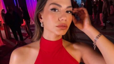 Demet Özdemir’den yatak pozu!