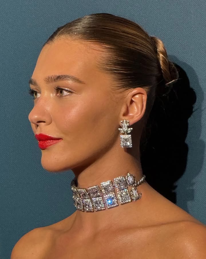 Melisa Döngel’in pozlarına beğeni yağdı!