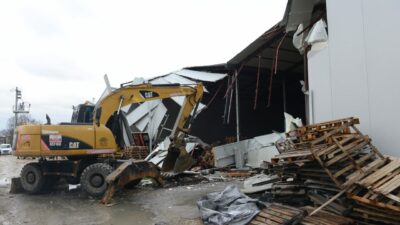 Bursa’daki kaçak yapılara yıkım!