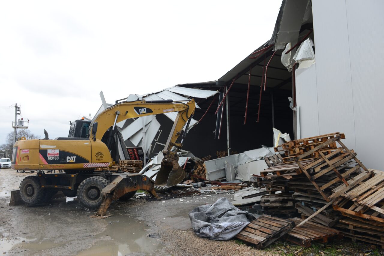 Bursa’daki kaçak yapılara yıkım!