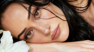 Ünlü oyuncudan romantik kareler!