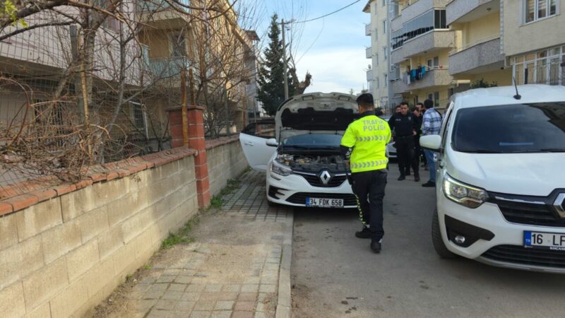 Bursa'nın İnegöl ilçesinde polisin "dur" ihtarına uymayan ve çakarlı araç