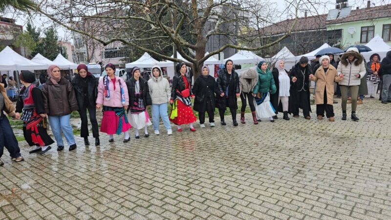 Bursa’daki bu şenliği yağmur bile engelleyemedi Mudanya’nın Göynüklü Mahallesi’nde, Karadeniz’in köklü geleneklerinden Kalandar, bu yıl 7’nci