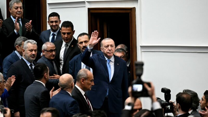 Cumhurbaşkanı Erdoğan; ‘Bayrağımıza uzanan kirli elleri bulup, hesap soracağız’ Cumhurbaşkanı Recep Tayyip Erdoğan, Nusaybin'deki bayrak indirme provokasyonuna sert tepki