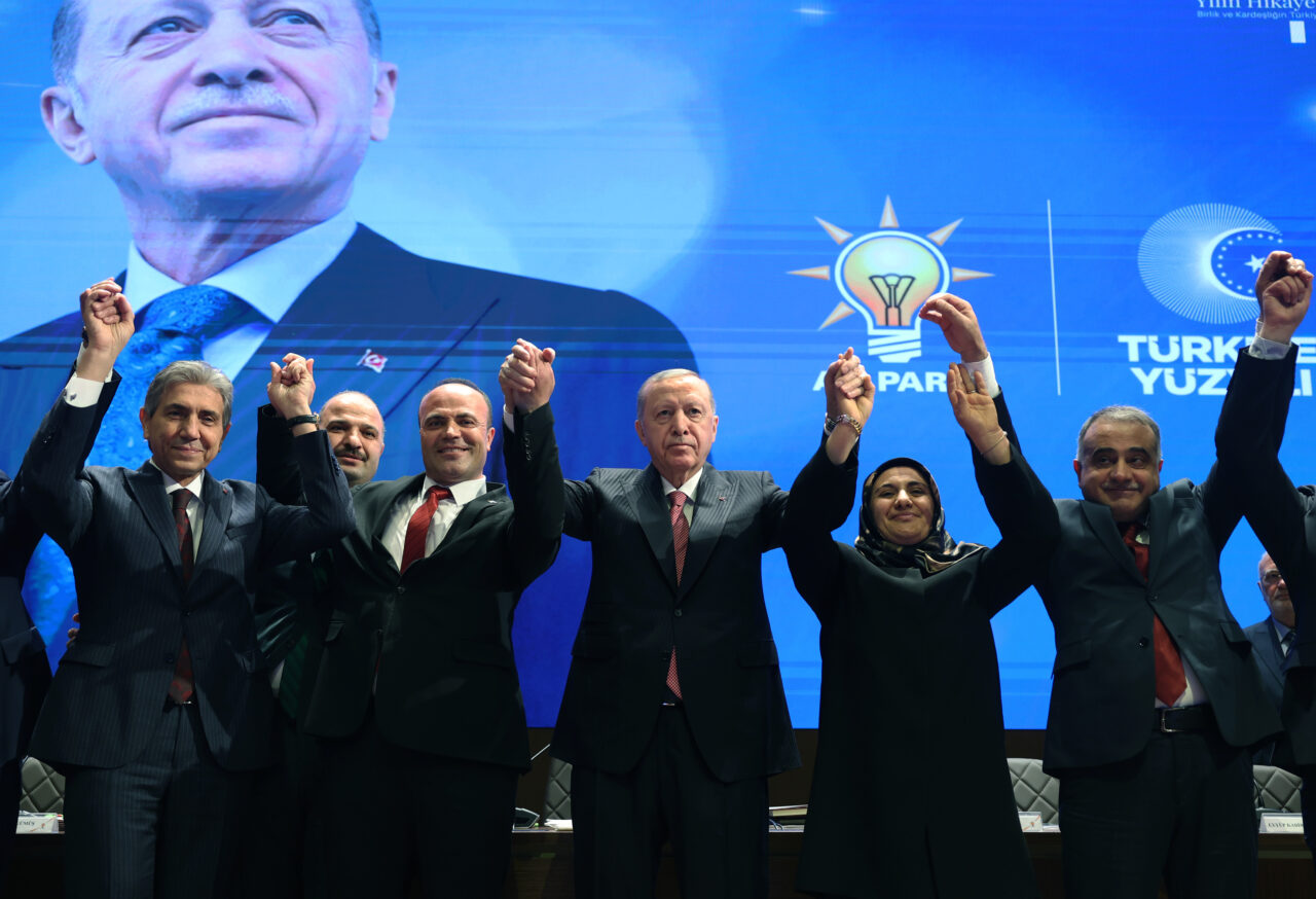 4 belediye başkanı AK Parti’ye katıldı! Rozetlerini Cumhurbaşkanı Erdoğan taktı
