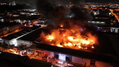 Bursa’da fabrika yangını! Geceyi alevler aydınlattı…