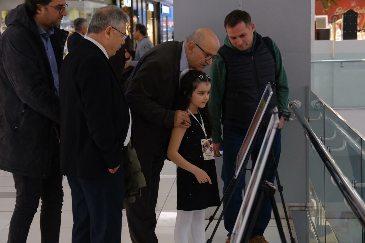 ‘Alin Naz’ın Renkli Dünyası’ Bursa’da sanatseverlerle buluştu