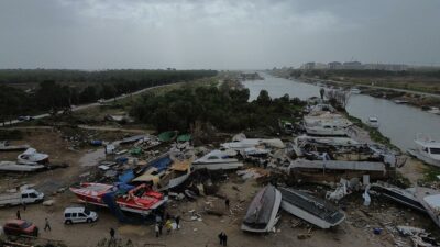 Antalya’yı hortum vurdu: Seralar büyük zarar gördü