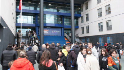 Bursa’da Arena bursluluk sınavına yoğun ilgi