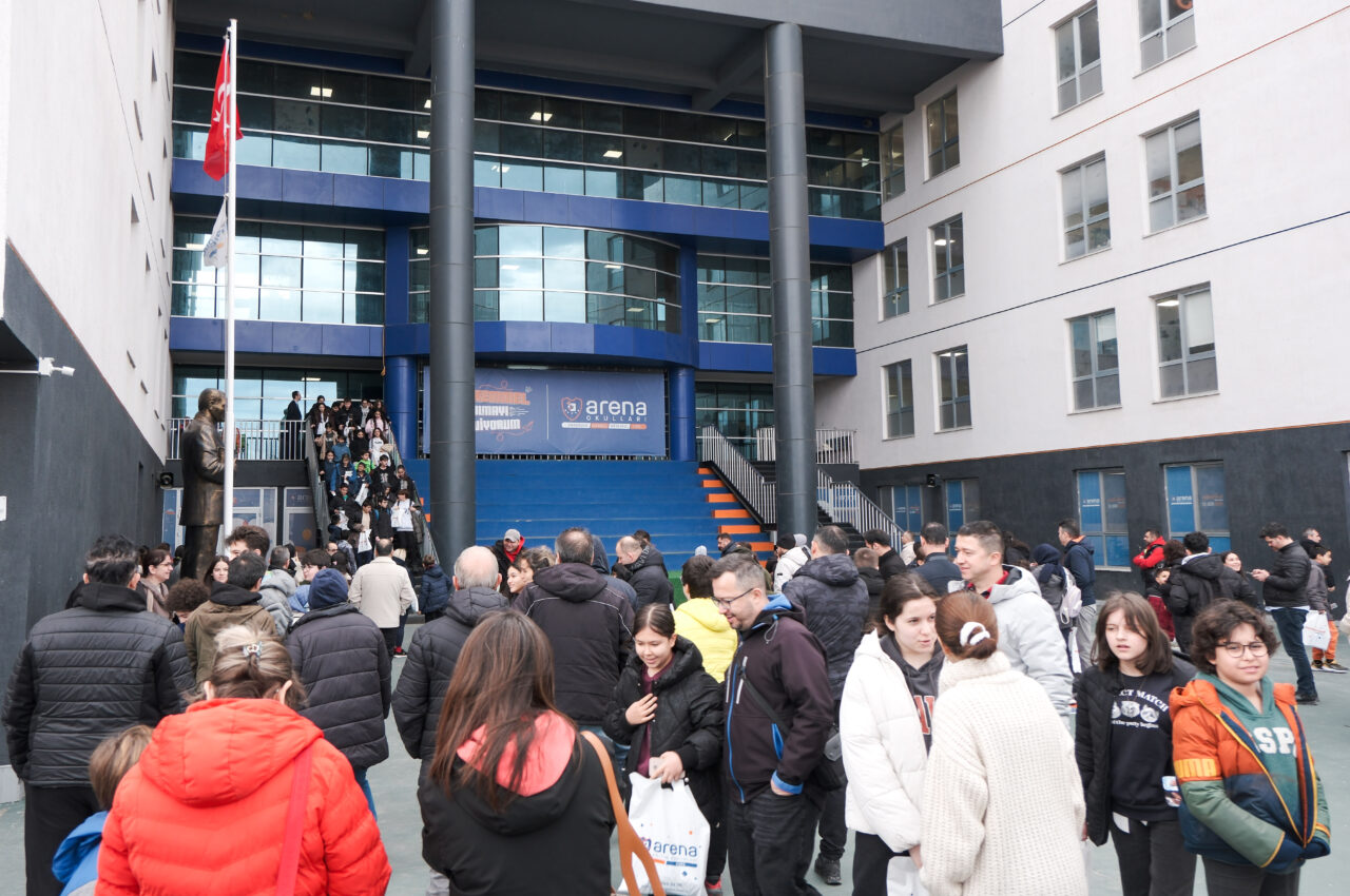 Bursa’da Arena bursluluk sınavına yoğun ilgi Bursa’da Arena bursluluk sınavına yoğun ilgi