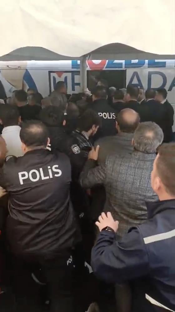 Bursa Büyükşehir Belediye Başkanı Mustafa Bozbey’e saldırı girişimi