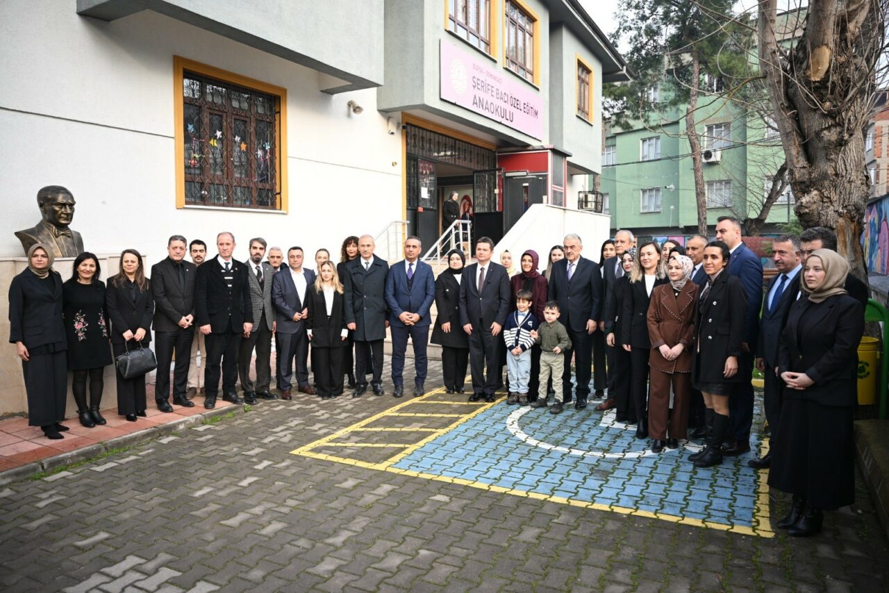 Bursa’da öğrencilerin karne heyecanı