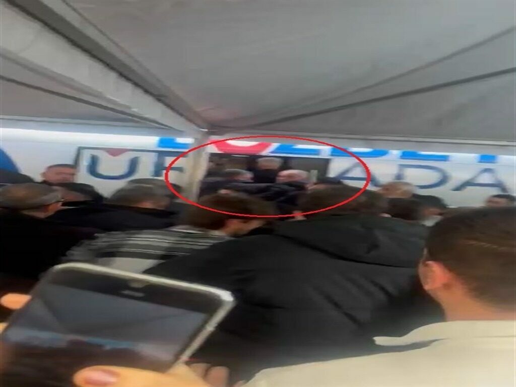 Mustafa Bozbey, Bursa’da saldırıya uğrayan 3. Büyükşehir Belediye Başkanı oldu Mustafa Bozbey, Bursa’da saldırıya uğrayan 3. Büyükşehir Belediye Başkanı oldu