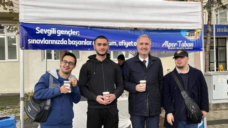 İnegöl Belediyesi’nden öğrencilere ücretsiz çorba ikramı İnegöl Belediyesi, Uludağ Üniversitesi İnegöl İşletme Fakültesi ve Meslek Yüksek