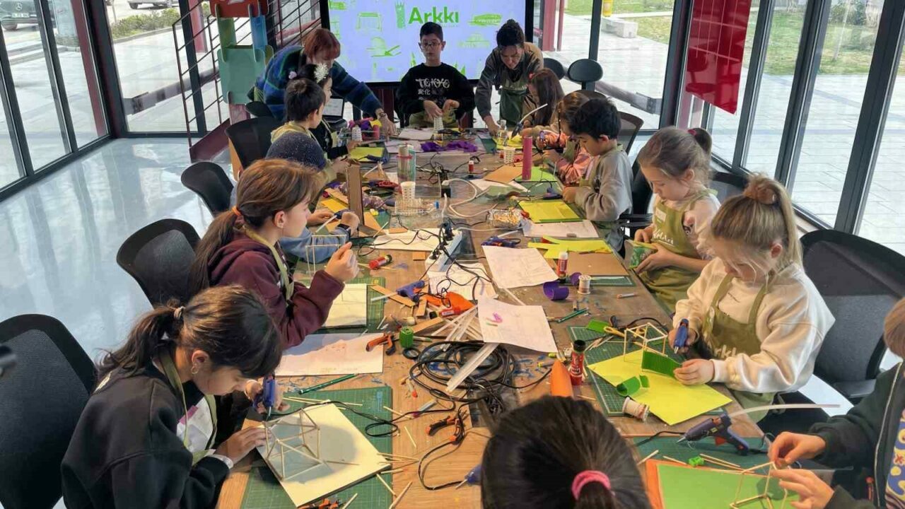 Bursa Nilüferli çocuklar hem eğleniyor hem öğreniyor Bursa Nilüferli çocuklar hem eğleniyor hem öğreniyor