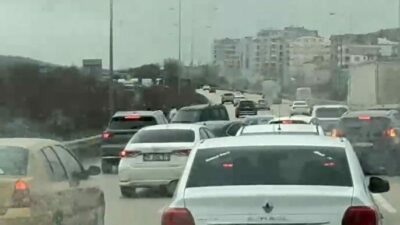 Bursa trafiğinde tehlikeli anlar! Ters yöne girdi, yolu kilitledi…