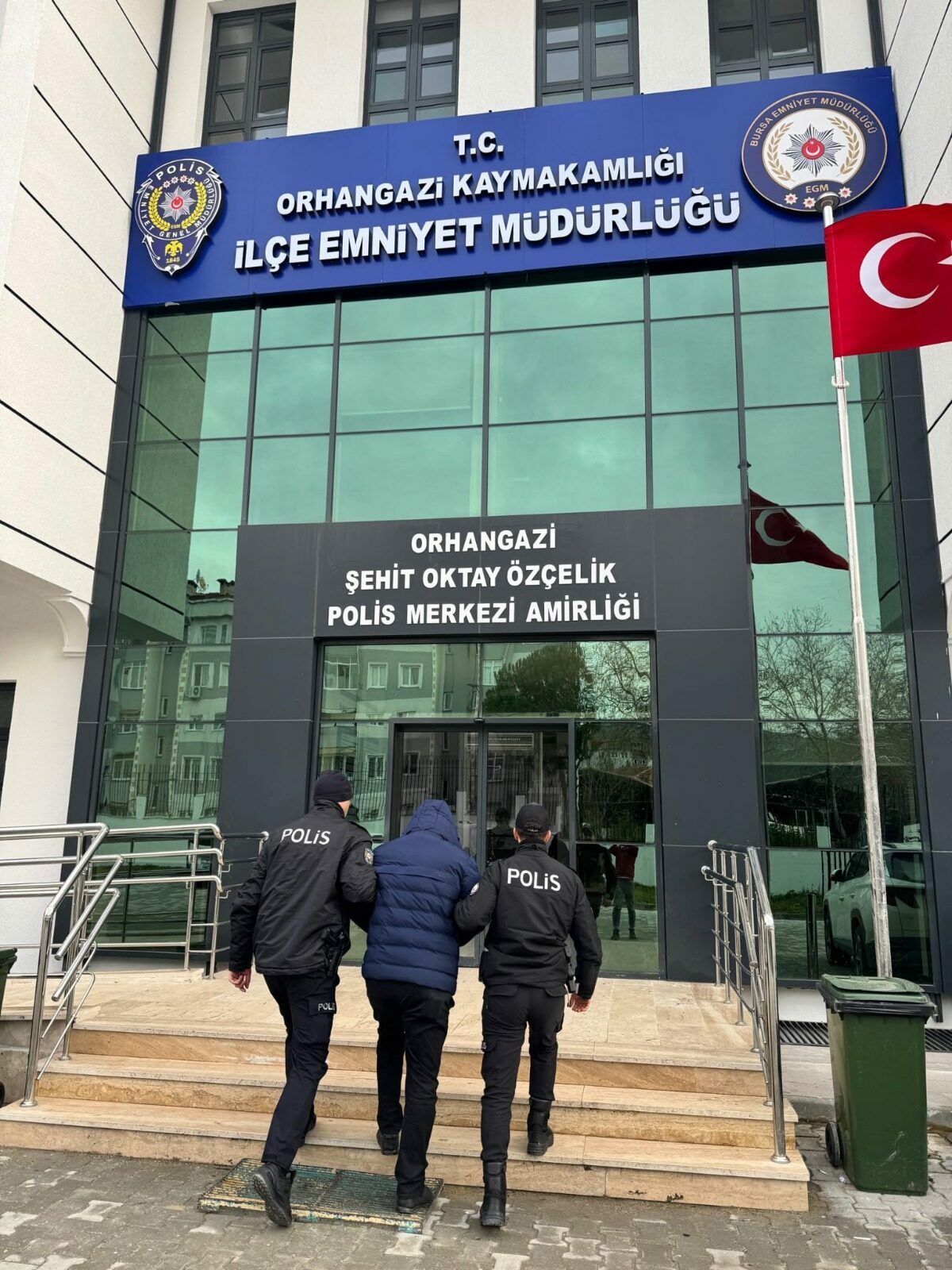 Bursa’da 10 firari hükümlü yakalandı