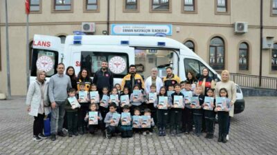 Bursa’da 112’den minik Yağmur ve arkadaşlarına karne hediyesi