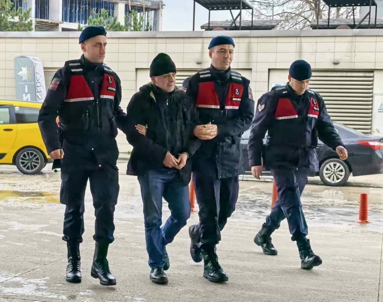 Bursa’da 13 yıl hapis cezasıyla aranan şüpheli yakalandı