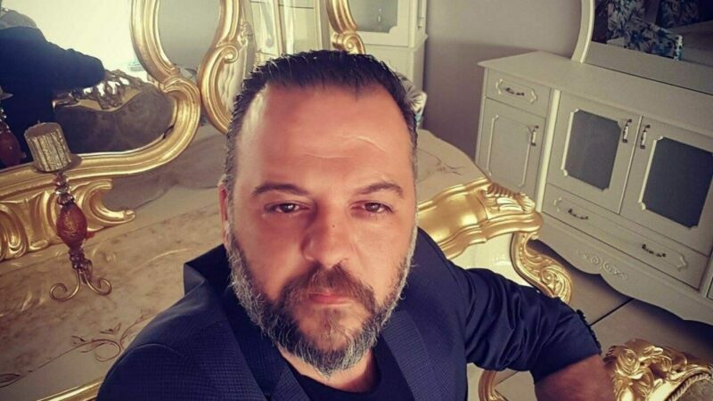 Bursa’da acı kayıp: Son yolculuğuna uğurlandı Bursa'nın İnegöl ilçesinde, yakıtı bittiği için yol kenarına çektiği otomobilinin