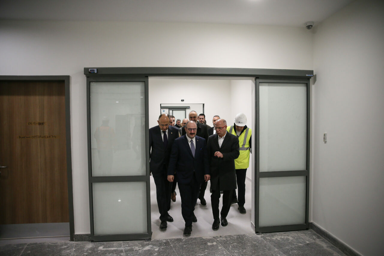 Bursa’da açılış için gün sayan dev hastanede AK Parti heyetinden inceleme