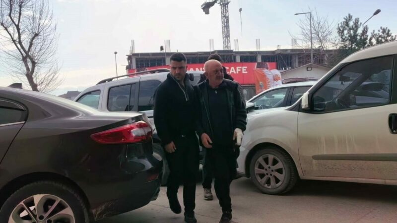 Bursa’da aile kavgası kanlı bitti Bursa’nın İnegöl ilçesinde meydana gelen kavgada kayın biraderini bacağından tabancayla