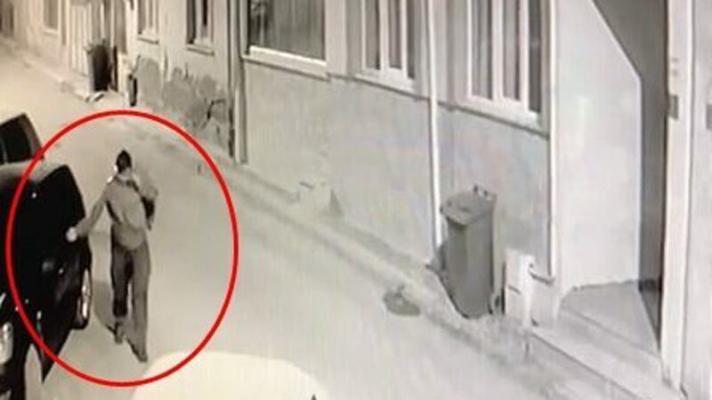 Bursa’da akıl almaz olay! Araçlara böyle zarar verdi Bursa'nın İnegöl ilçesinde park halindeki 5 araca kesici aletle zarar