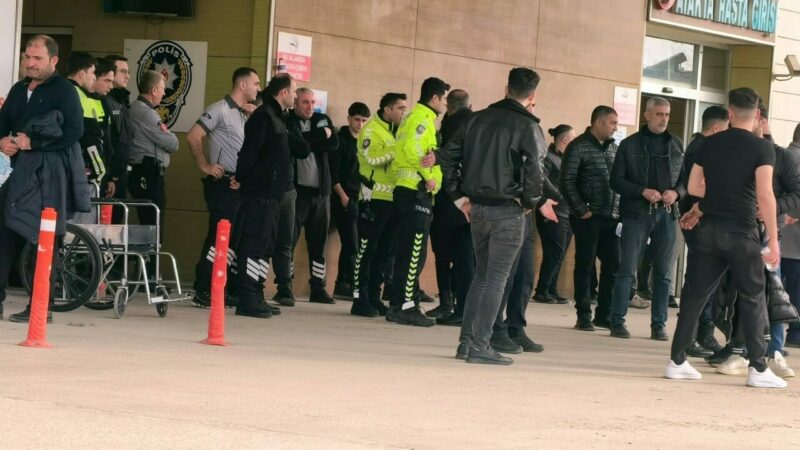 Bursa’da akrabaların tartışması kötü bitti Bursa'nın İnegöl ilçesinde Ömer K. (28), ablasıyla tartıştığı gerekçesiyle evine