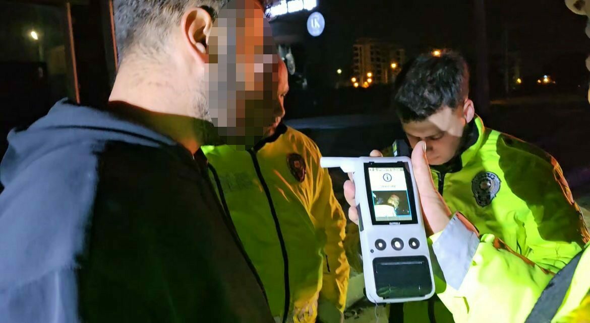 Bursa’da alkollü sürücü kaza yaptı, faturayı eşine kesti