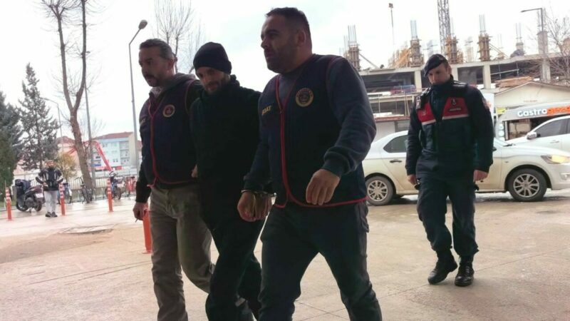 Bursa’da aranan cezaevi firarisi yakalandı Bursa’nın İnegöl ilçesinde cezaevinden firar ederek tekel bayine tüfekle ateş