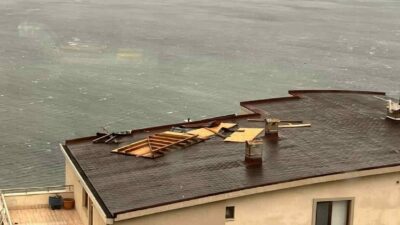 Bursa’da çatılar bir bir uçtu!