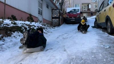 Bursa’da çocukların kar keyfi