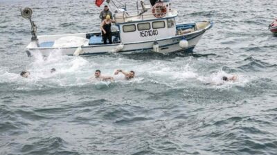 Bursa Mudanya’da denizden haç çıkarma töreni