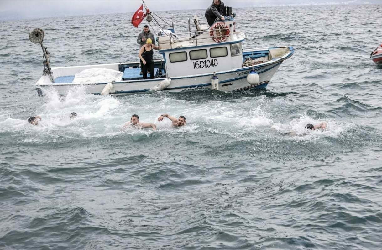 Bursa Mudanya’da denizden haç çıkarma töreni