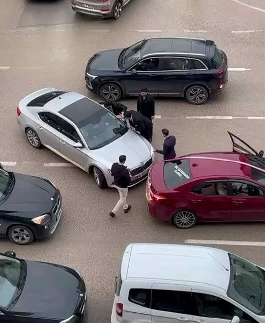 Bursa’da düğün konvoyunda gerginlik